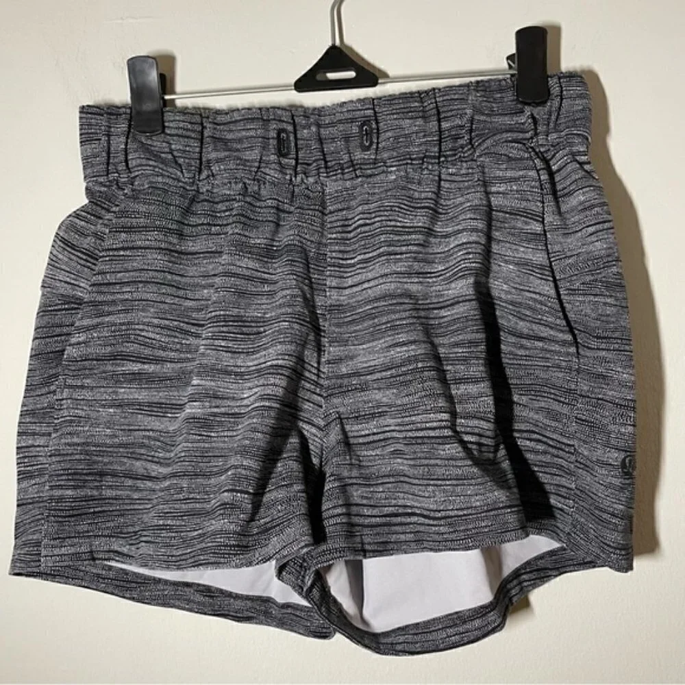 Lululemon On The Fly Short size 4 Bit Point Ice Grey Black